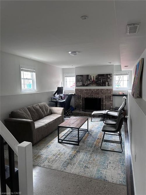 b-15 Milfoil Cres, Kitchener, ON, N2E3L2 | Card Image