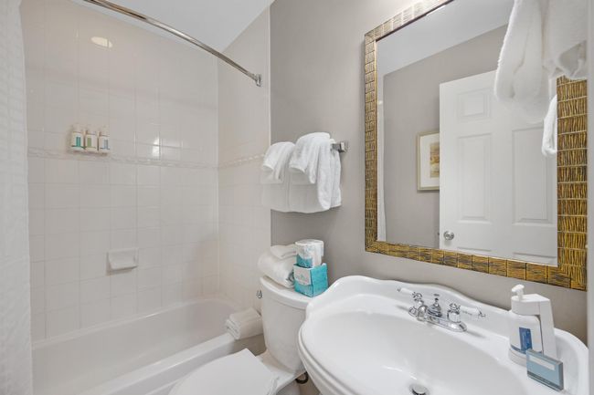 2104 Marina Villas Dr, Condo with 2 bedrooms, 3 bathrooms and null parking in Duck Key FL | Image 31