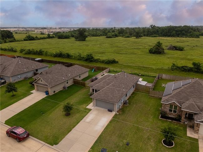 817 Mockingbird St, House other with 3 bedrooms, 2 bathrooms and null parking in Navasota TX | Image 34