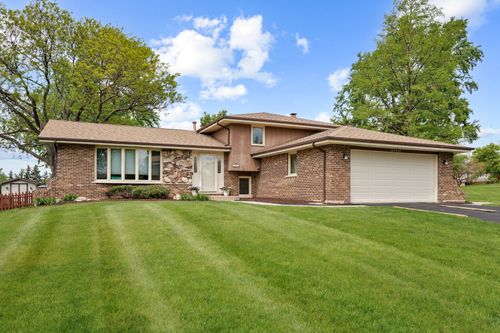 16W658 Therese Ct, Willowbrook, IL, 60527-7088 | Card Image
