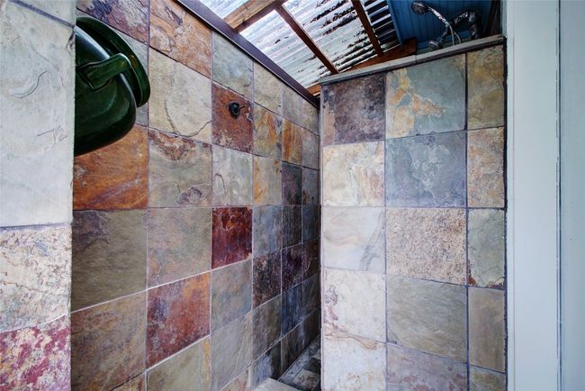 Outdoor shower | Image 27