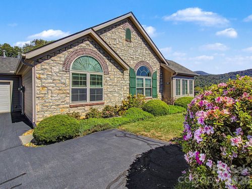 58 Outlook Cir, Swannanoa, NC, 28778-9233 | Card Image