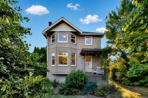 2726 Prior St, Victoria, BC, V8T3Y1 | Card Image