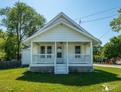 8237 Lewis Ave, Temperance, MI, 48182-3215 | Card Image
