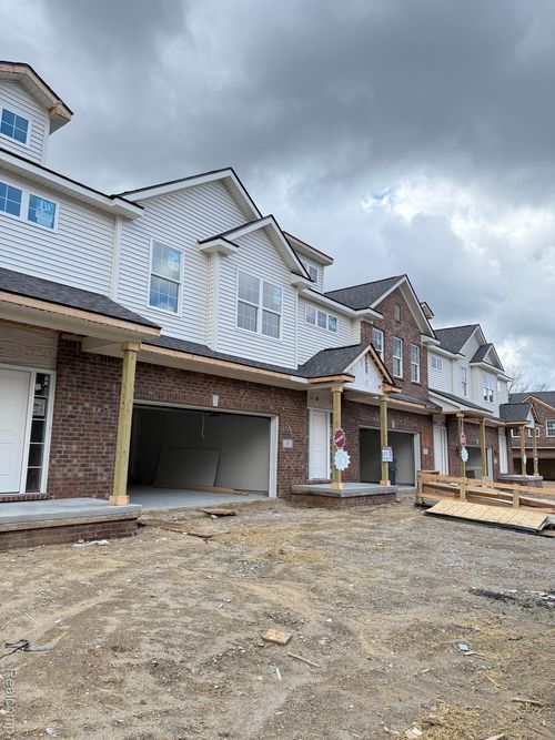 70-5 Grandview Cir, White Lake, MI, 48386-2483 | Card Image