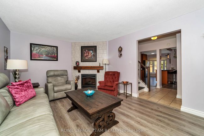 203 Rosemary Gdns, House attached with 3 bedrooms, 2 bathrooms and 4 parking in Orléans ON | Image 8