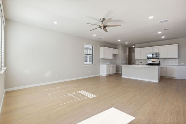 316 Bendecido Loop, House other with 4 bedrooms, 3 bathrooms and null parking in Elgin TX | Image 10