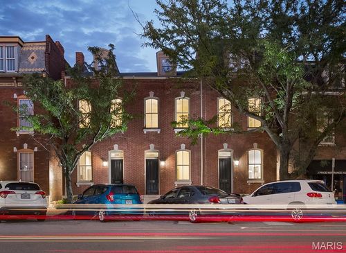 2016 S 12th St, Saint Louis, MO, 63104-3953 | Card Image