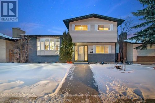 748 Rundleridge Dr Ne, Calgary, AB, T1Y2N2 | Card Image