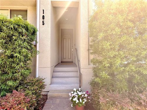 105-5550 Strand, Hawthorne, CA, 90250-1074 | Card Image