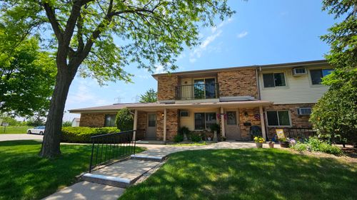 4591 S Greenridge Cir, Greenfield, WI, 53220-3380 | Card Image