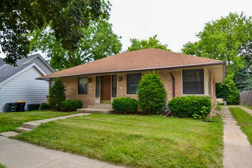 6926 Terrace Ct, Wauwatosa, WI, 53213-3132 | Card Image