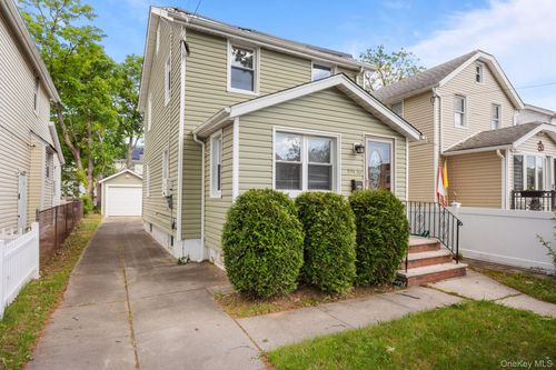 194-35 114th Dr, Saint Albans, NY, 11412-2721 | Card Image