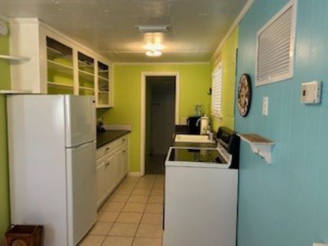 1605 Fenway Ave, House other with 2 bedrooms, 2 bathrooms and 1 parking in STEINHATCHEE FL | Image 11