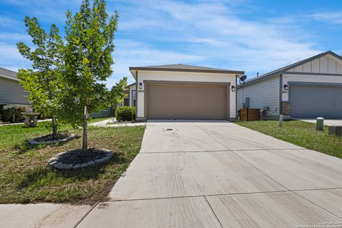 3857 Ivy Path, St Hedwig, TX, 78152 | Card Image