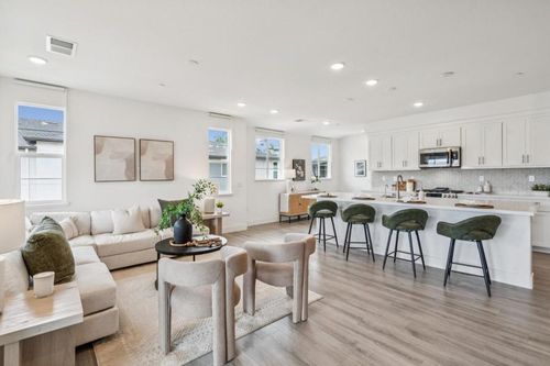 373 Arc Ct, Hayward, CA, 94544-7704 | Card Image