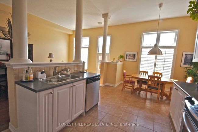 3298 Flagstone Dr, House attached with 4 bedrooms, 3 bathrooms and 2 parking in Mississauga ON | Image 8