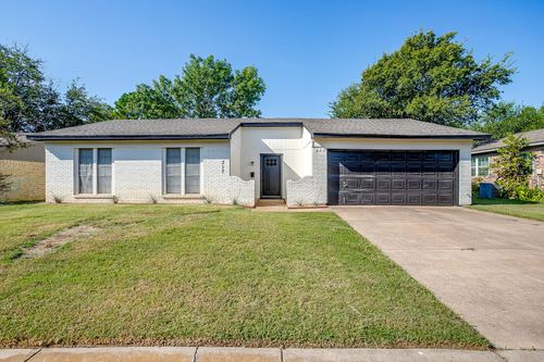 317 Nw Suzanne Ter, Burleson, TX, 76028-5621 | Card Image