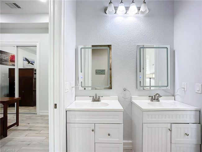 Jack & Jill Bathroom | Image 13