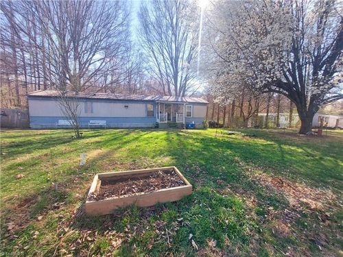 3264 Moores Spring Rd, Westfield, NC, 27053-7352 | Card Image