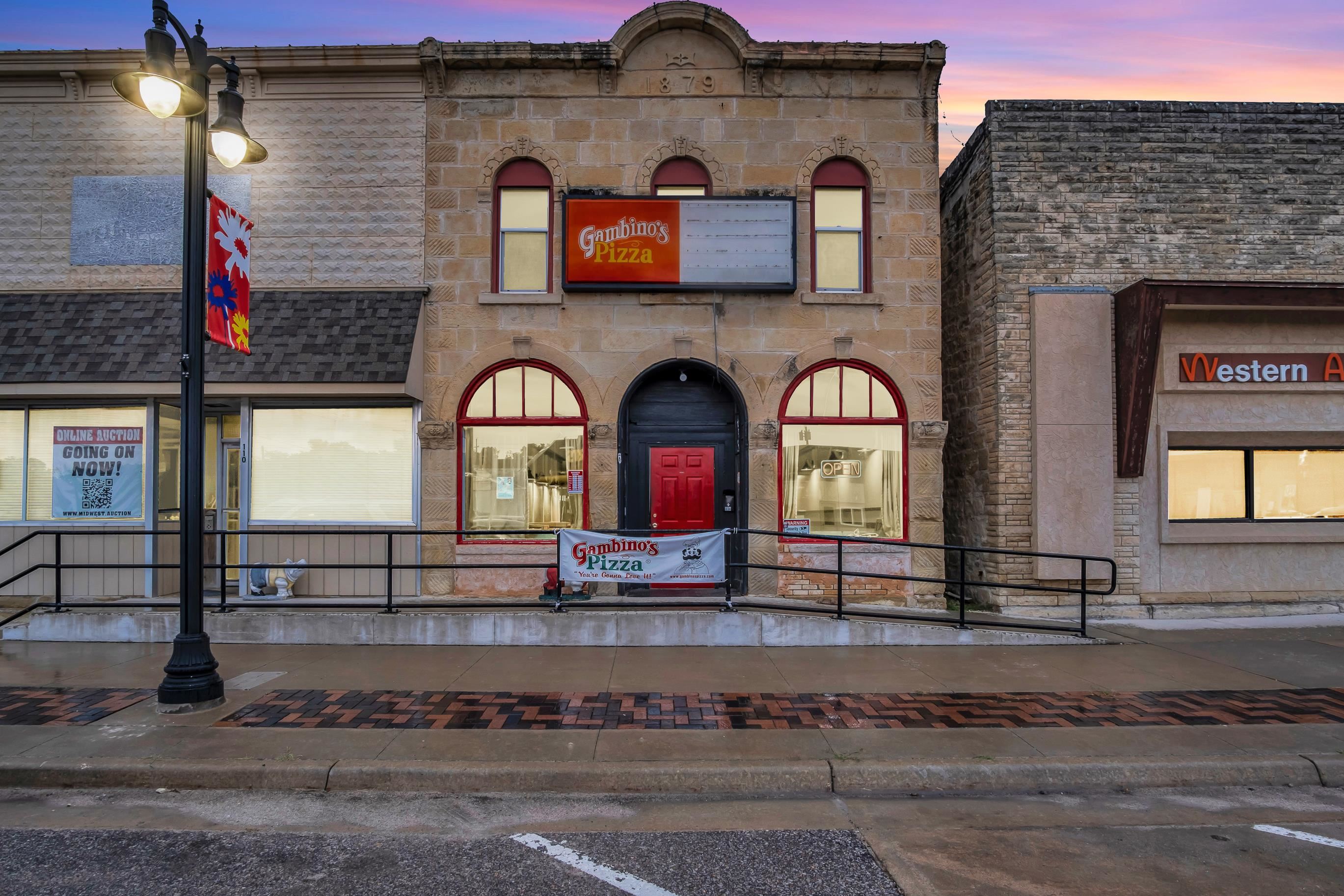 114 E Main St, Marion, KS 66861