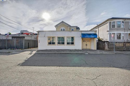 1011 E 11th St, Oakland, CA, 94606-3721 | Card Image