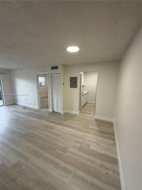 apt-202-444 Sw 4th St, Miami, FL, 33130-1472 | Card Image