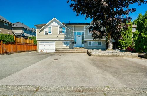 5886 184a St, Surrey, BC, V3S5S7 | Card Image