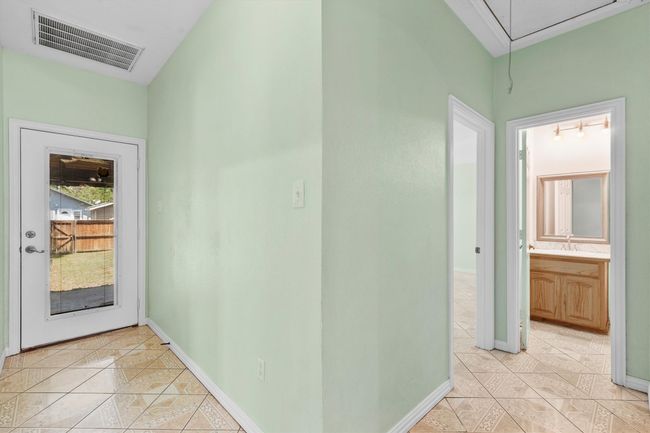 908 E Belknap St, House other with 3 bedrooms, 3 bathrooms and null parking in Ennis TX | Image 8