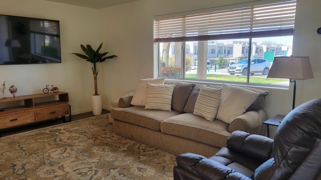 Living Room | Image 10