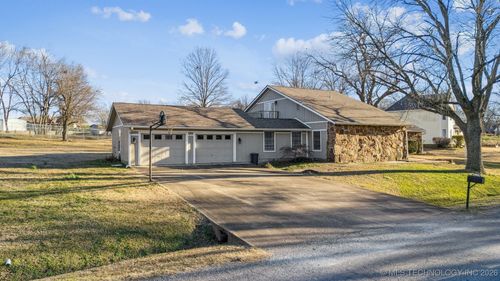 1065 Deer Crk, Pryor, OK, 74361-2669 | Card Image