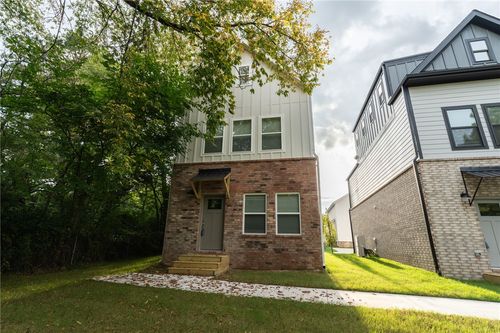 1331 S Van Buren Ave, Fayetteville, AR, 72701-6234 | Card Image