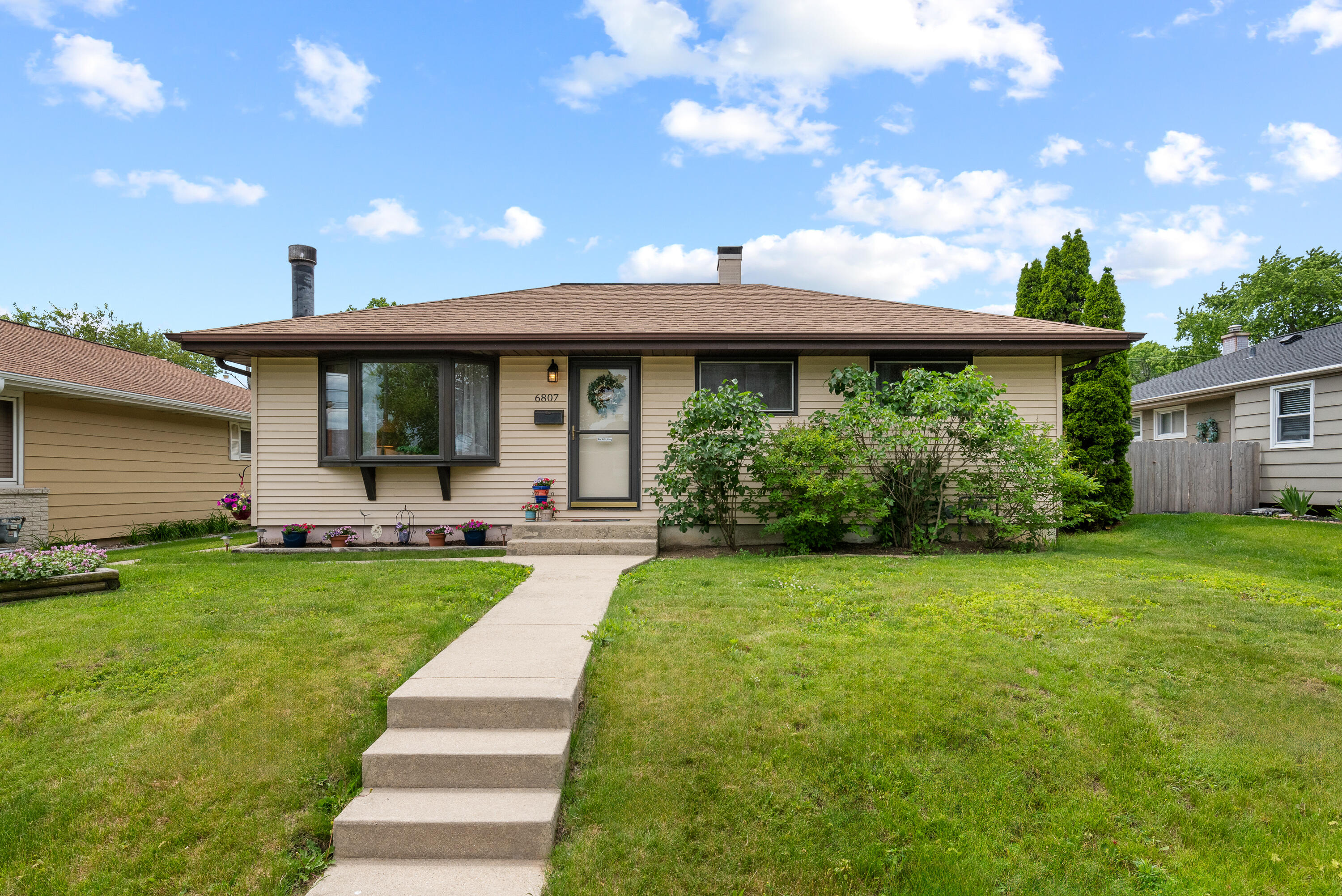 19th St, Milwaukee, WI 53221
