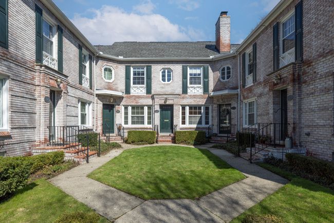 43 Cranford Ln, Condo with 4 bedrooms, 3 bathrooms and null parking in Grosse Pointe MI | Image 4