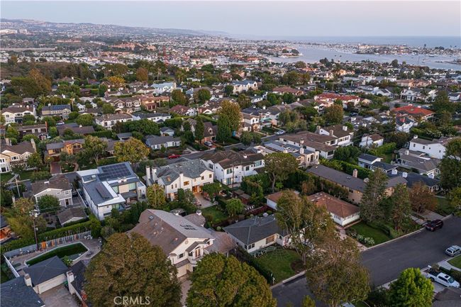 411 Snug Harbor Rd, House other with 5 bedrooms, 5 bathrooms and 3 parking in Newport Beach CA | Image 48