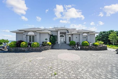 48 Old Neck Rd S, Center Moriches, NY, 11934-3113 | Card Image