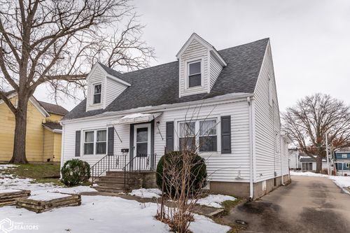 1518 W Main St, Marshalltown, IA, 50158-5475 | Card Image