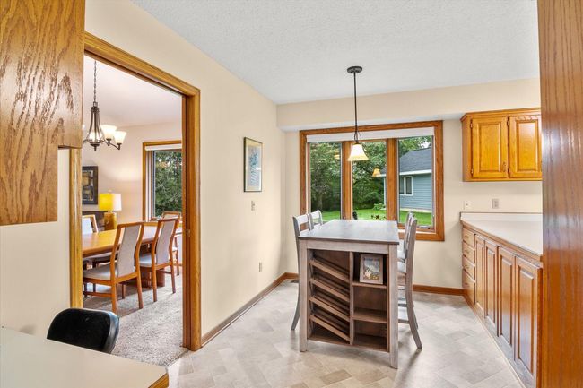 Eat-in Kitchen | Image 10