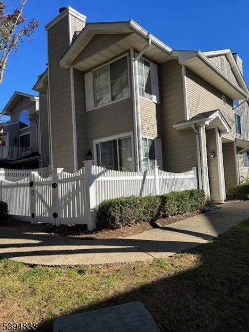 17 Crestmont Rd, Bedminster, NJ, 07921-1422 | Card Image