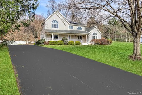 11 Mills Rd, Suffern, NY, 10901-3750 | Card Image