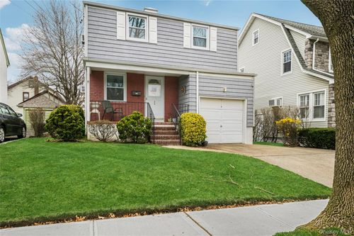 25 Adelaide St, Floral Park, NY, 11001-1713 | Card Image