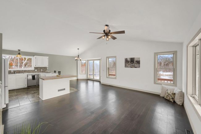 Open floor plan, great for entertaining! | Image 10