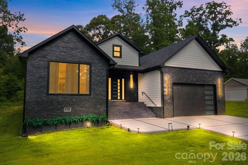 314 Oak Knl, Hildebran, NC, 28637-8070 | Card Image