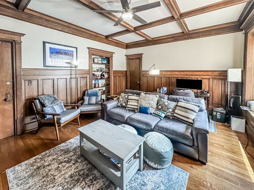 206-559 W Surf St, Chicago, IL, 60657-6090 | Card Image