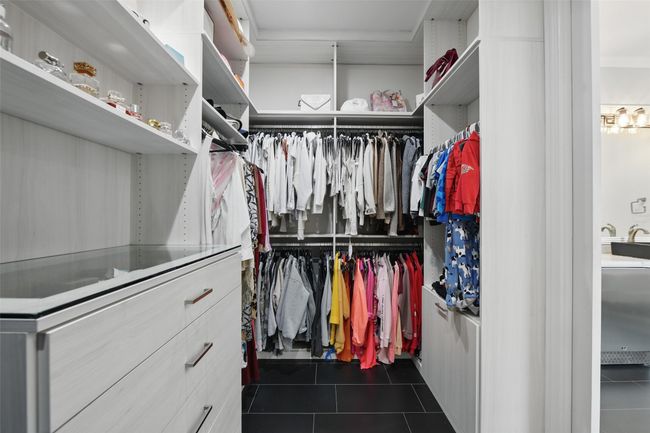 Offers perfect organization opportunity! | Image 23