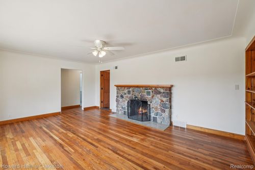 5766 Corunna Ave, Clarkston, MI, 48346-3404 | Card Image
