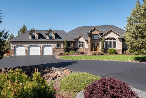 1832 Se Blue Skies Ln, Prineville, OR, 97754-8630 | Card Image