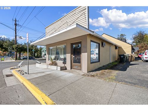 924 Main St, Sweet Home, OR, 97386-1504 | Card Image