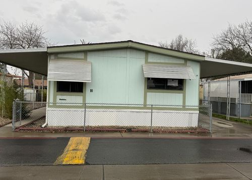 spc10-220 S Madera Ave, Kerman, CA, 93630-1437 | Card Image