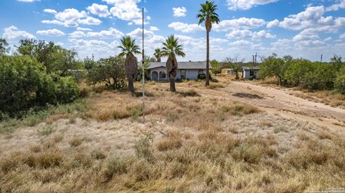 81 Martinez Ln, Carrizo Springs, TX, 78834-5069 | Card Image